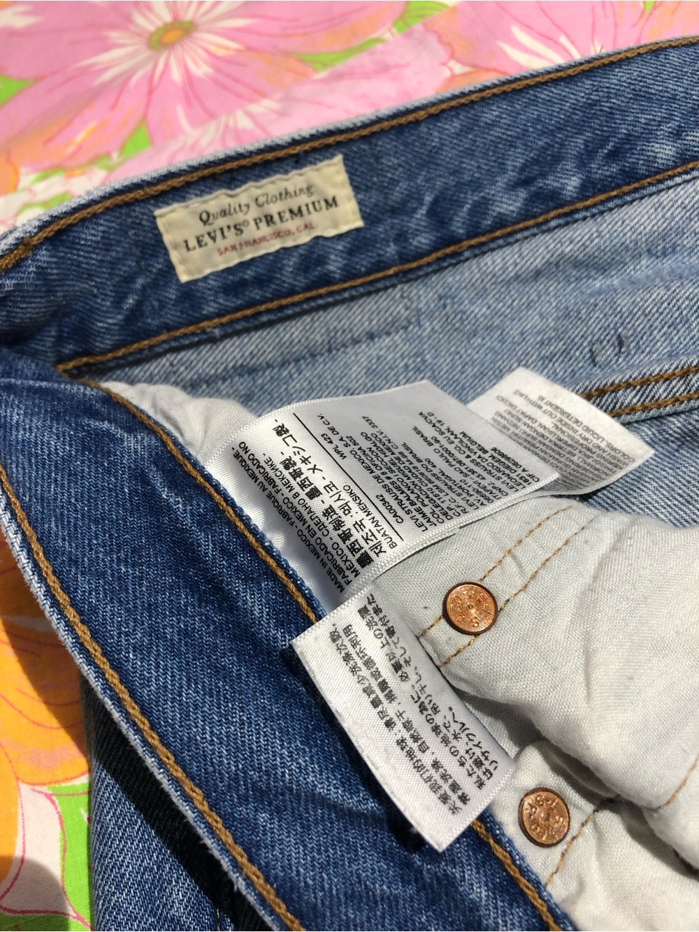 Levi's Premium 501 S 30x28 Skinny Jeans Distressed Button Fly - Picture 9 of 16